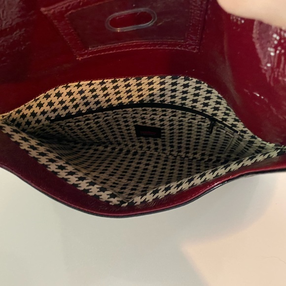 HOBO INTERNATIONAL Black Patent Envelope‎ Clutch Magnetic Fold Flap Purse - Picture 5 of 5